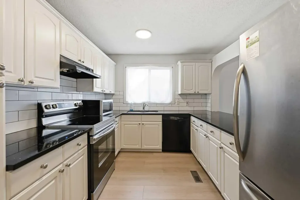 3745 Fonda Way SE Calgary AB T2A 5W7