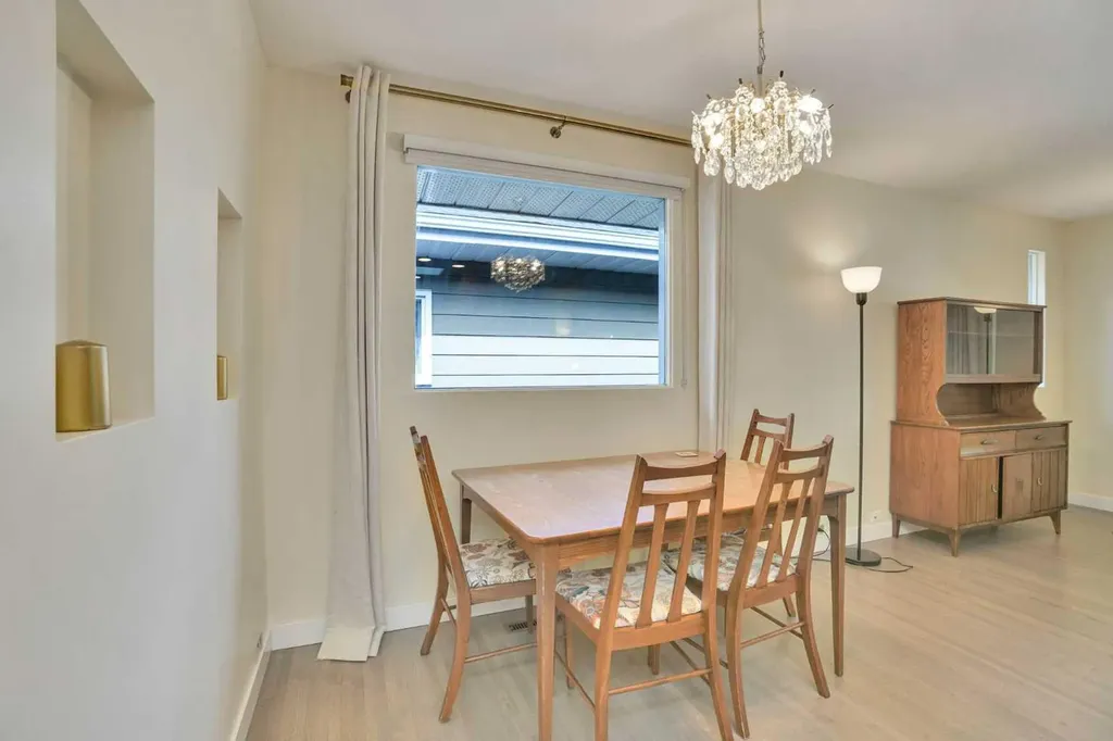2704 Chandler Road NW Calgary AB T2L 1E5