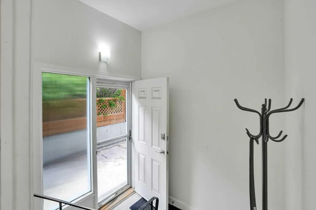 2704 Chandler Road NW Calgary AB T2L 1E5