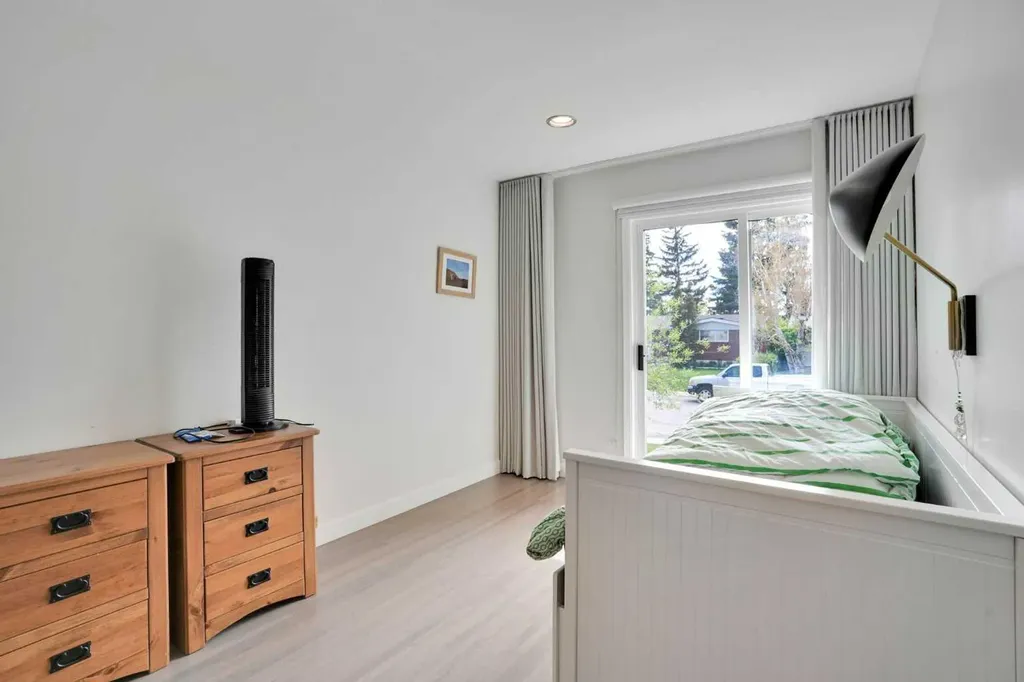 2704 Chandler Road NW Calgary AB T2L 1E5