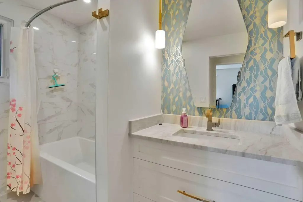 2704 Chandler Road NW Calgary AB T2L 1E5