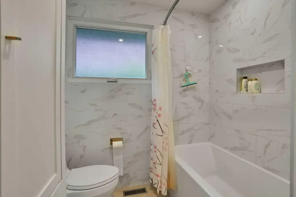 2704 Chandler Road NW Calgary AB T2L 1E5
