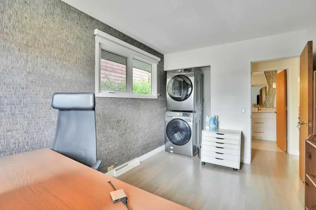 2704 Chandler Road NW Calgary AB T2L 1E5