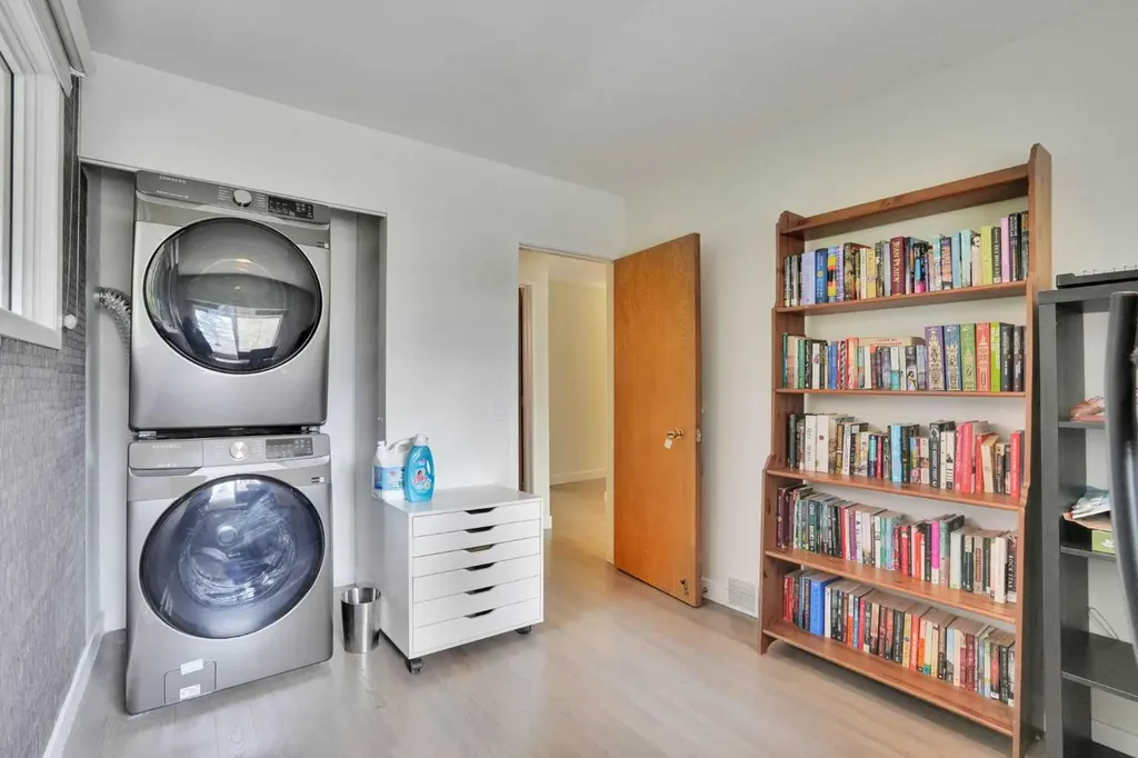 2704 Chandler Road NW Calgary AB T2L 1E5