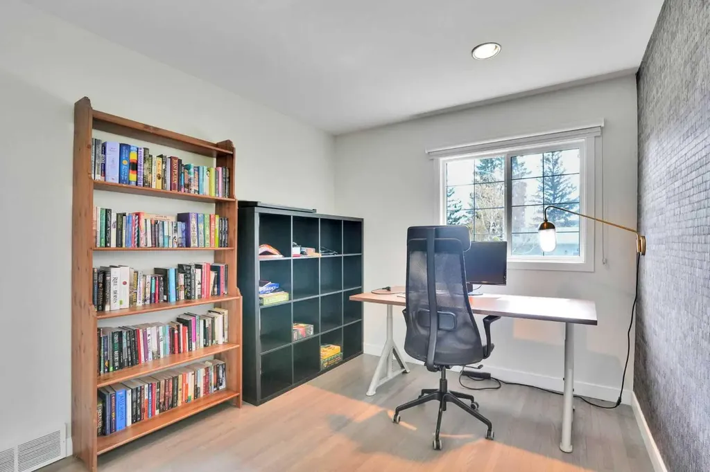 2704 Chandler Road NW Calgary AB T2L 1E5