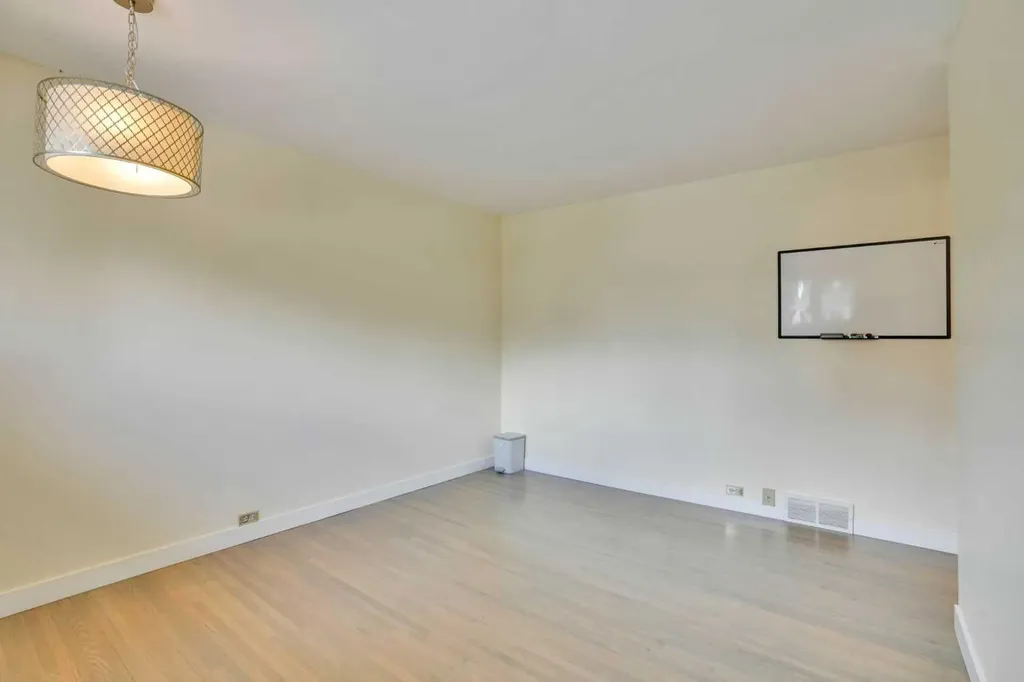 2704 Chandler Road NW Calgary AB T2L 1E5