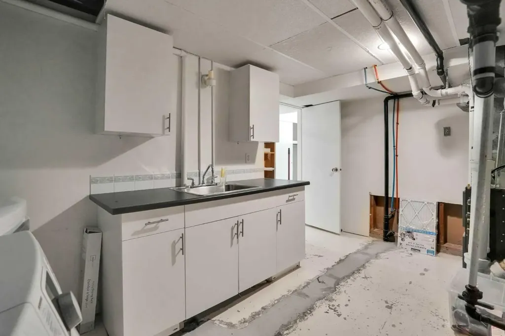 2704 Chandler Road NW Calgary AB T2L 1E5