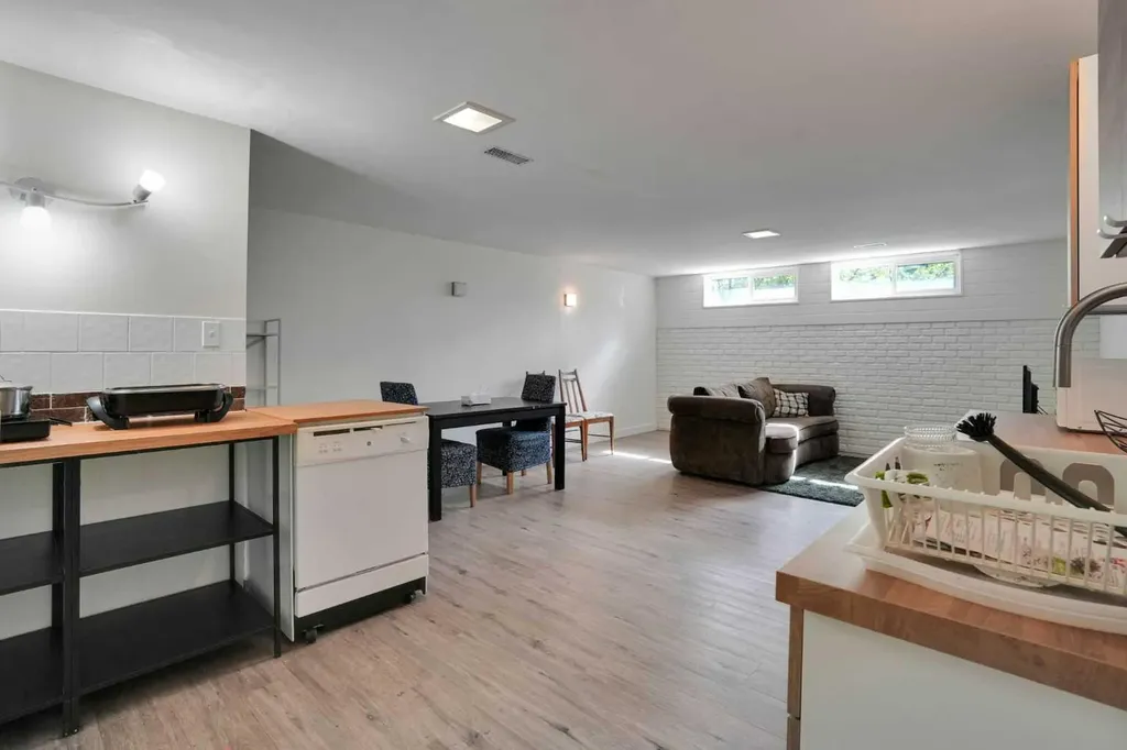 2704 Chandler Road NW Calgary AB T2L 1E5
