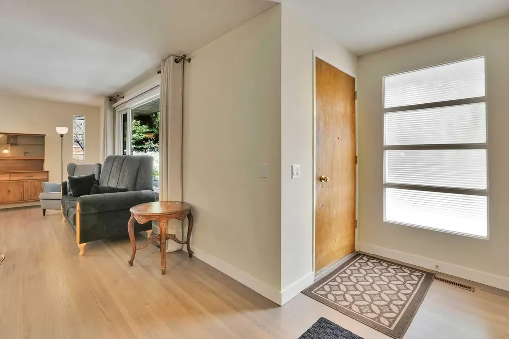 2704 Chandler Road NW Calgary AB T2L 1E5