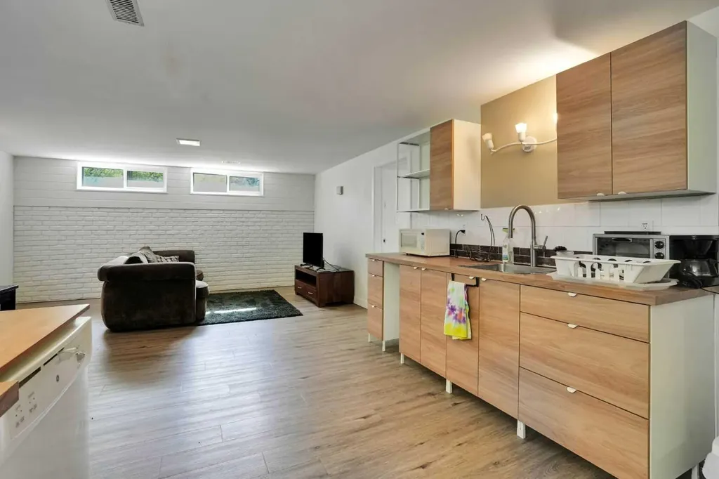 2704 Chandler Road NW Calgary AB T2L 1E5