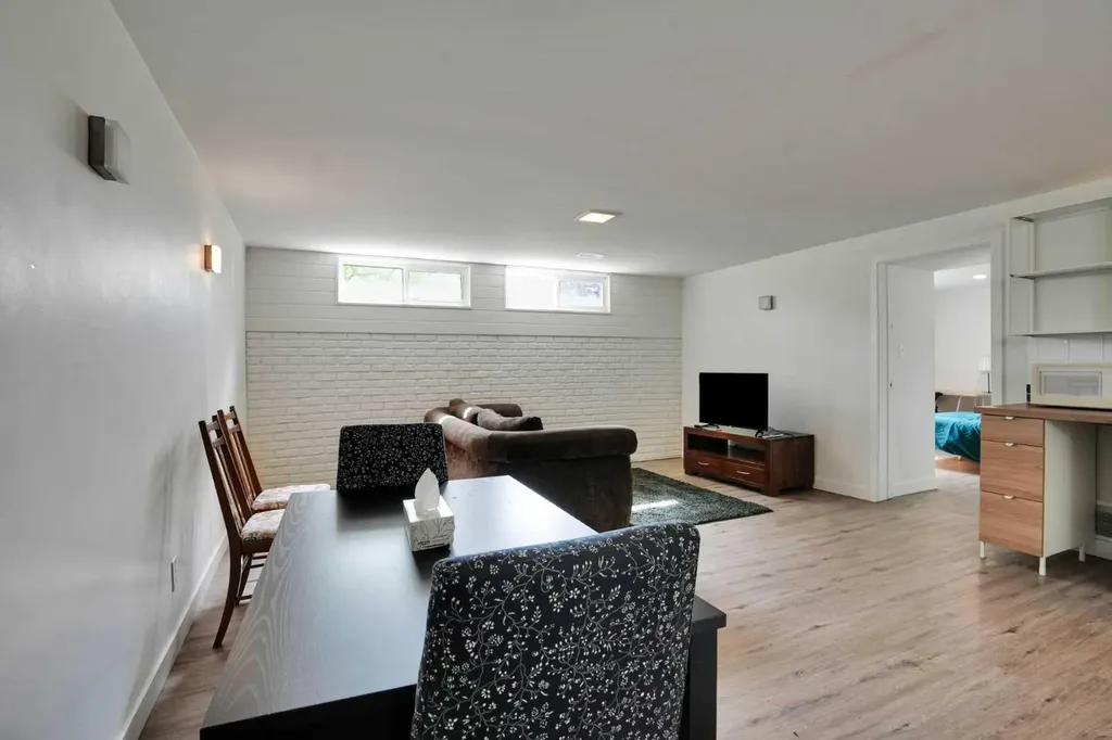 2704 Chandler Road NW Calgary AB T2L 1E5