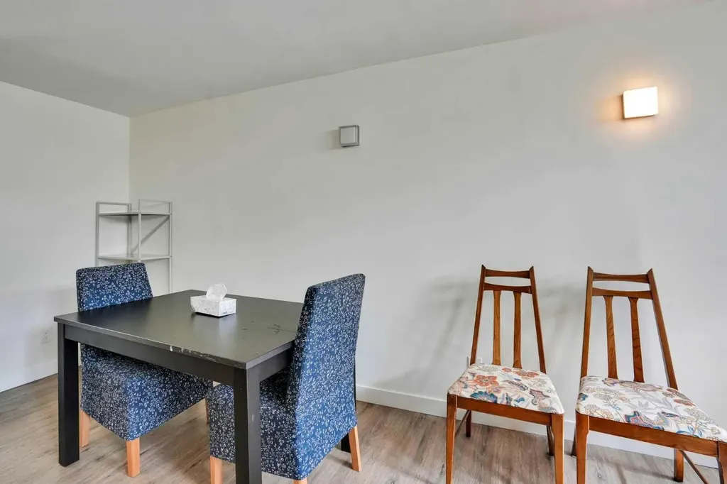 2704 Chandler Road NW Calgary AB T2L 1E5