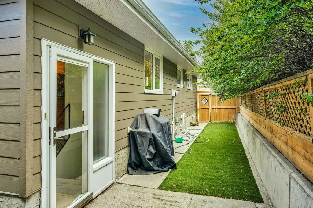 2704 Chandler Road NW Calgary AB T2L 1E5