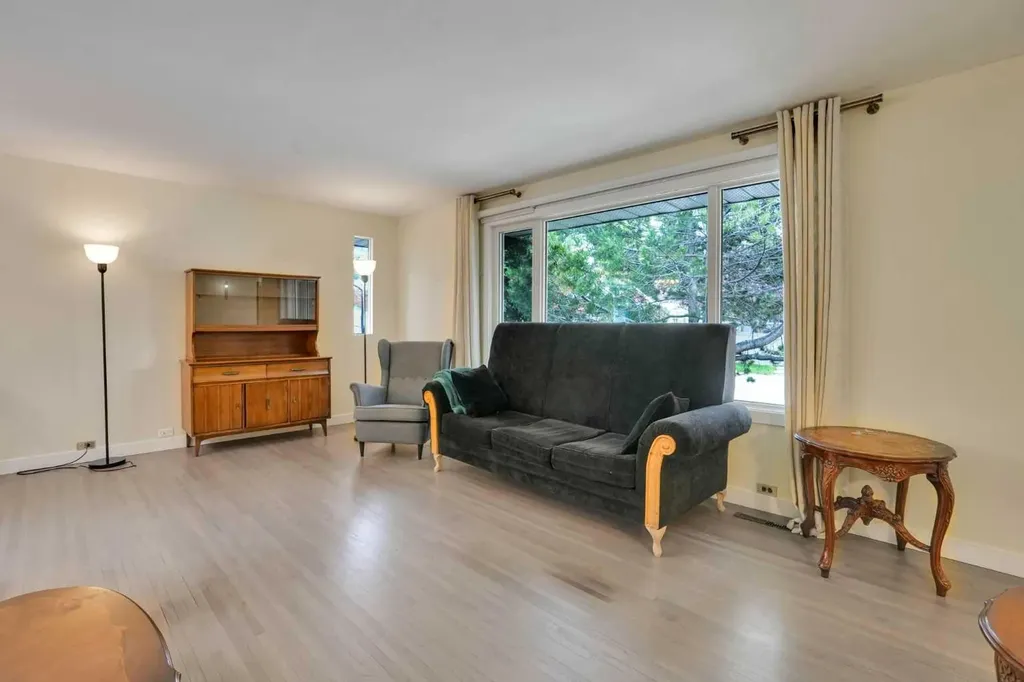 2704 Chandler Road NW Calgary AB T2L 1E5
