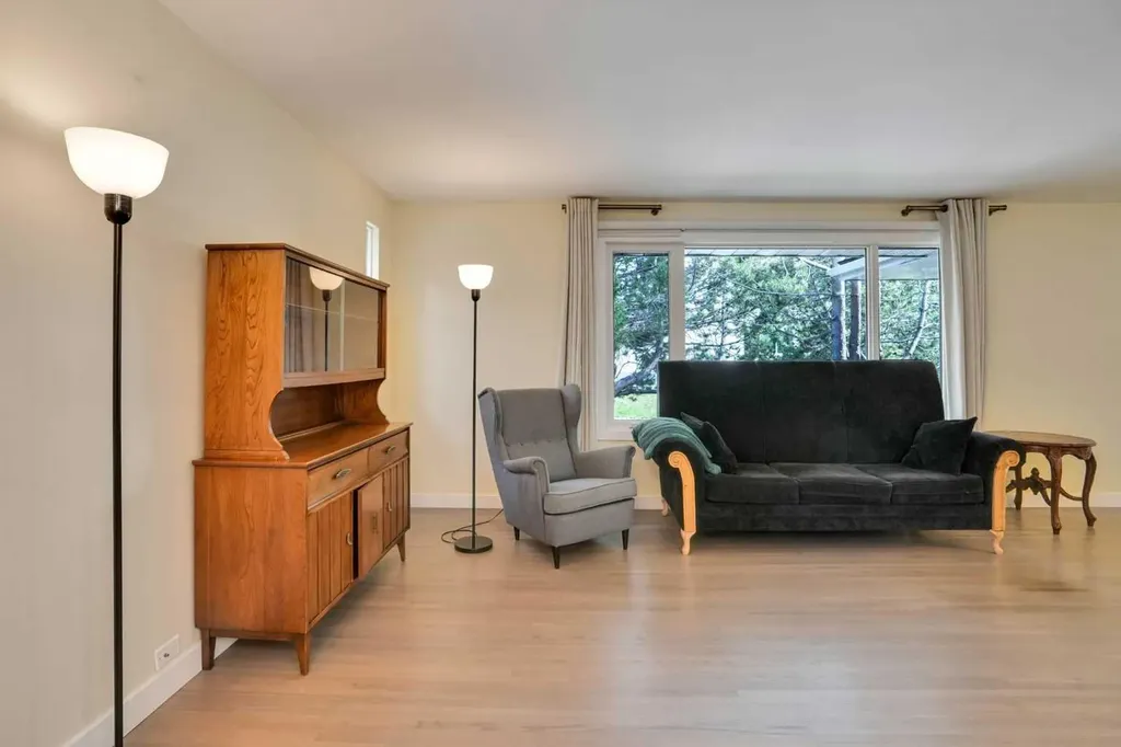 2704 Chandler Road NW Calgary AB T2L 1E5