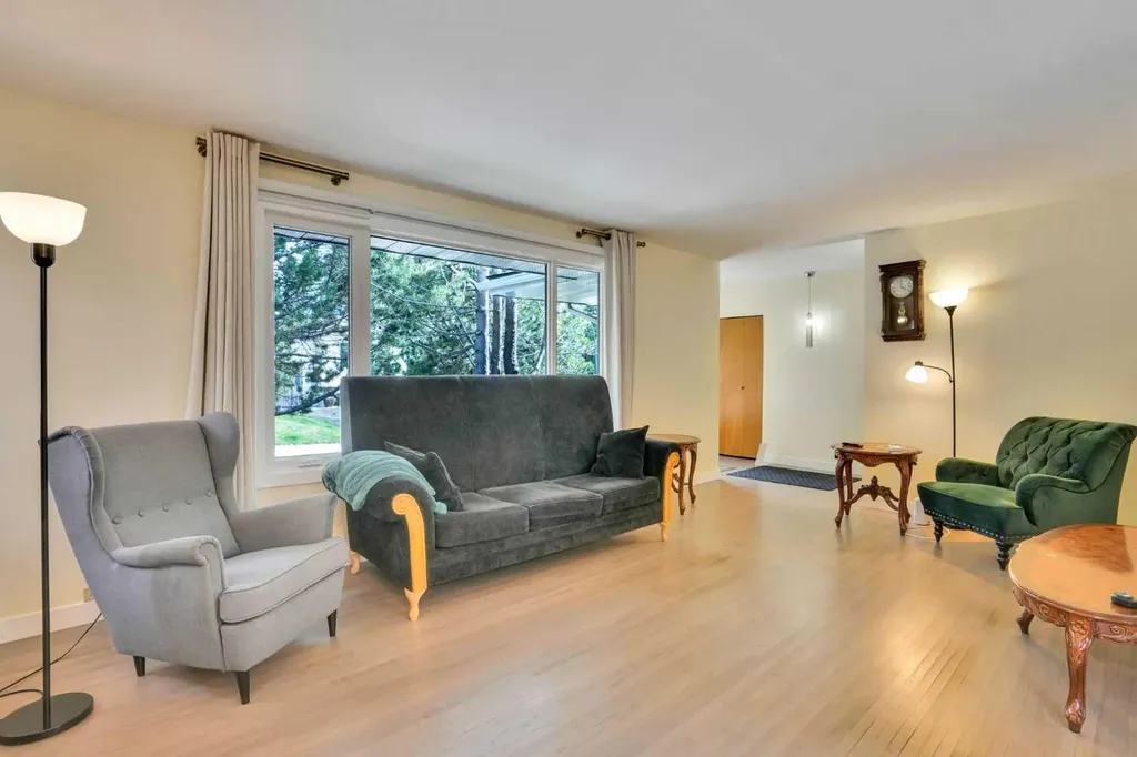 2704 Chandler Road NW Calgary AB T2L 1E5