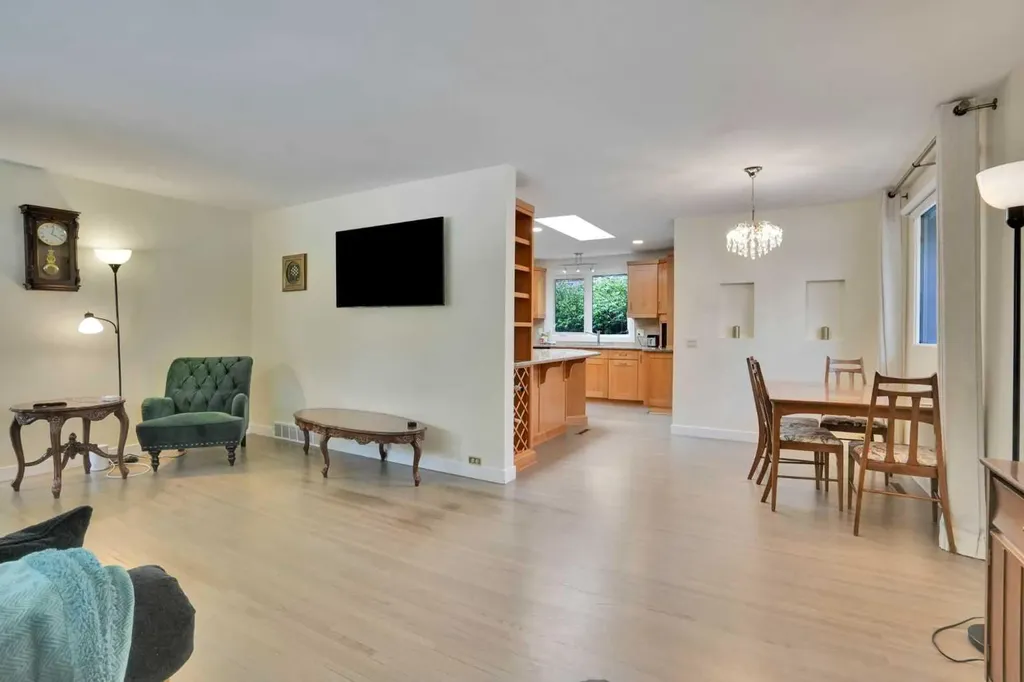 2704 Chandler Road NW Calgary AB T2L 1E5
