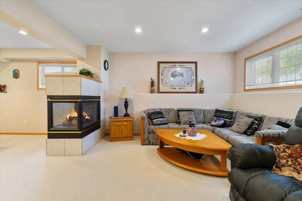 10233 114a Avenue Grande Prairie AB T8V 6Z4