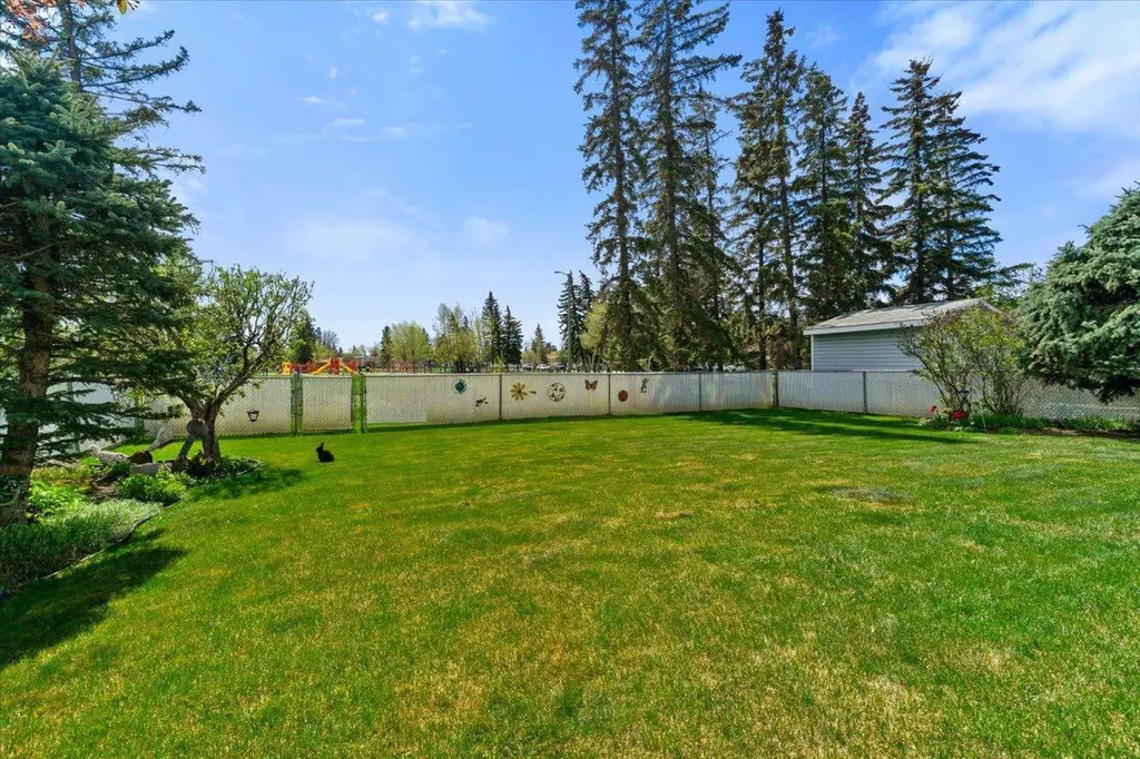 10233 114a Avenue Grande Prairie AB T8V 6Z4