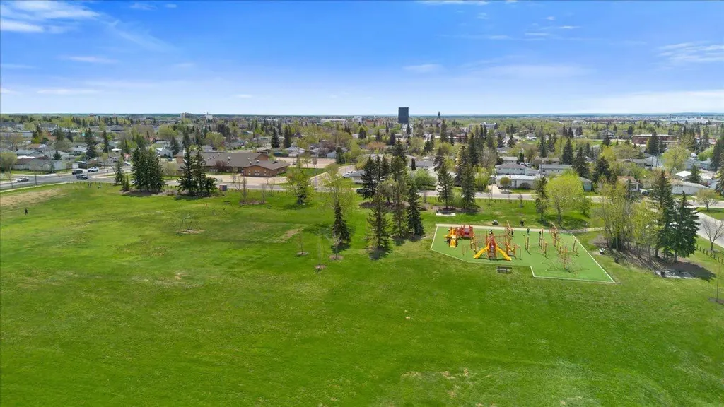 10233 114a Avenue Grande Prairie AB T8V 6Z4