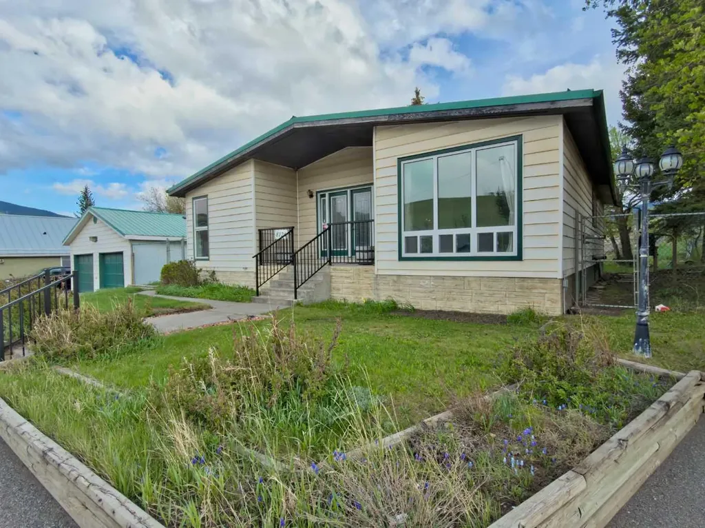8126 20 Avenue Coleman AB T0K0M0