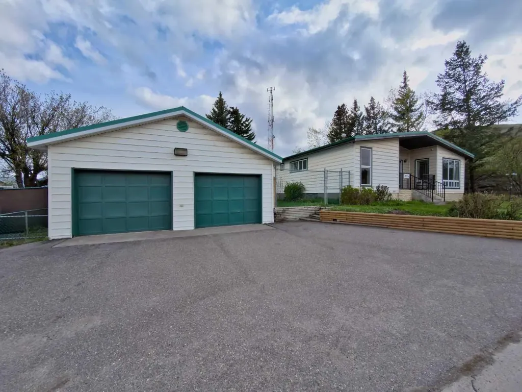 8126 20 Avenue Coleman AB T0K0M0