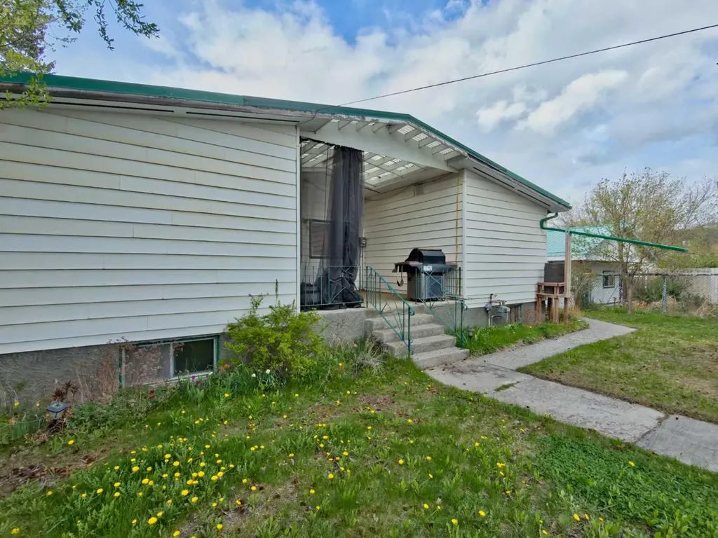 8126 20 Avenue Coleman AB T0K0M0