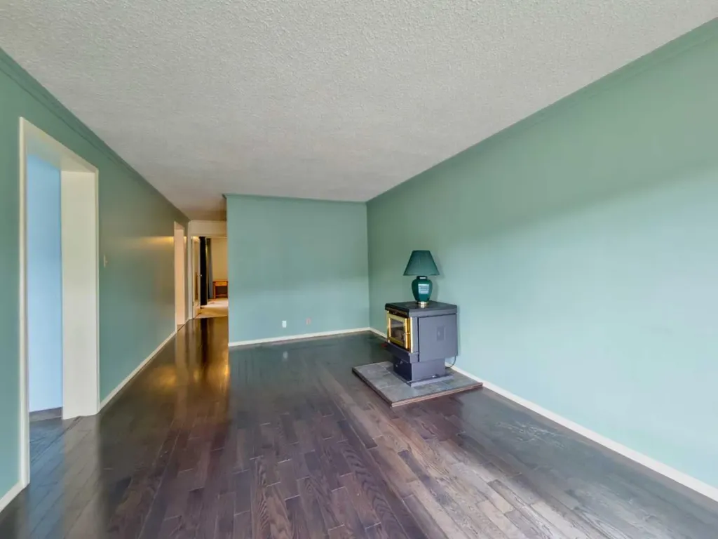 8126 20 Avenue Coleman AB T0K0M0