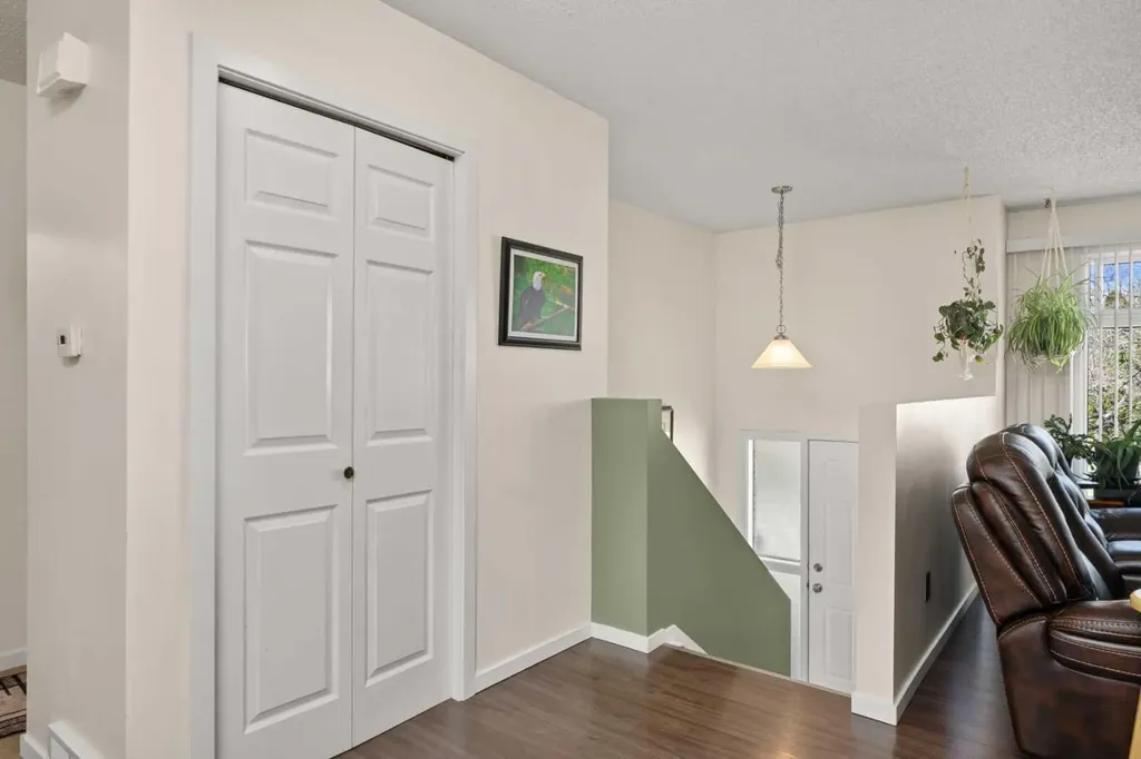 75 Bedford Drive NE Calgary AB T3K2N9