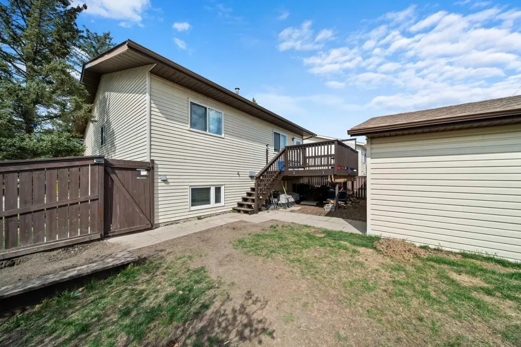 75 Bedford Drive NE Calgary AB T3K2N9