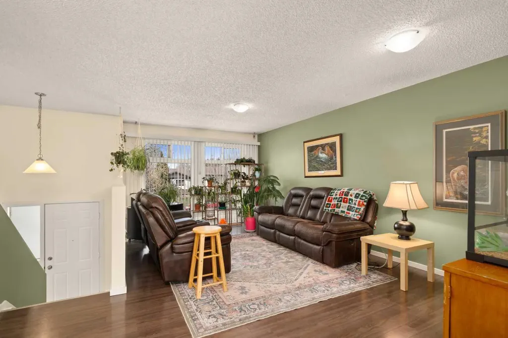 75 Bedford Drive NE Calgary AB T3K2N9