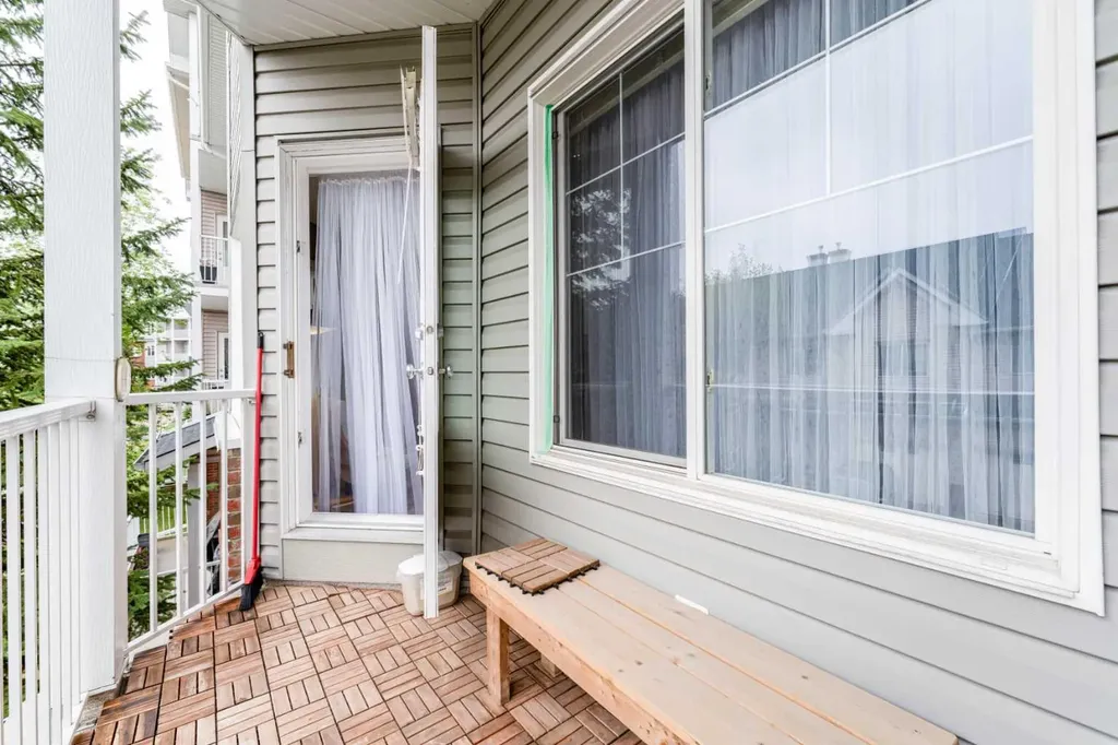 8 Prestwick Pond Terrace SE Calgary AB T2Z 4P3
