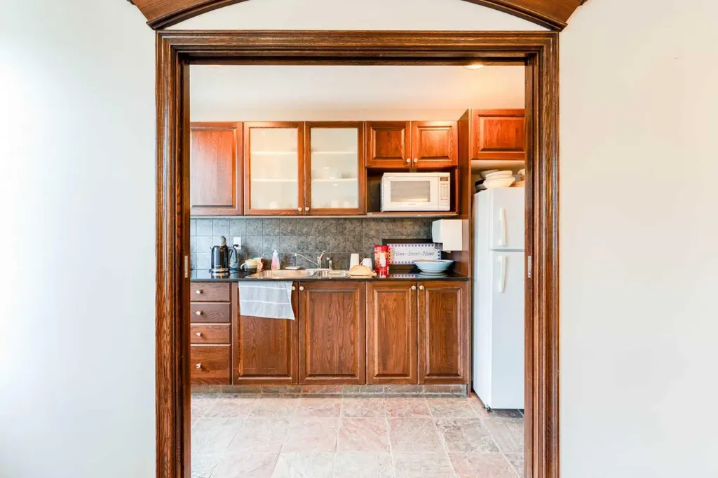8 Prestwick Pond Terrace SE Calgary AB T2Z 4P3