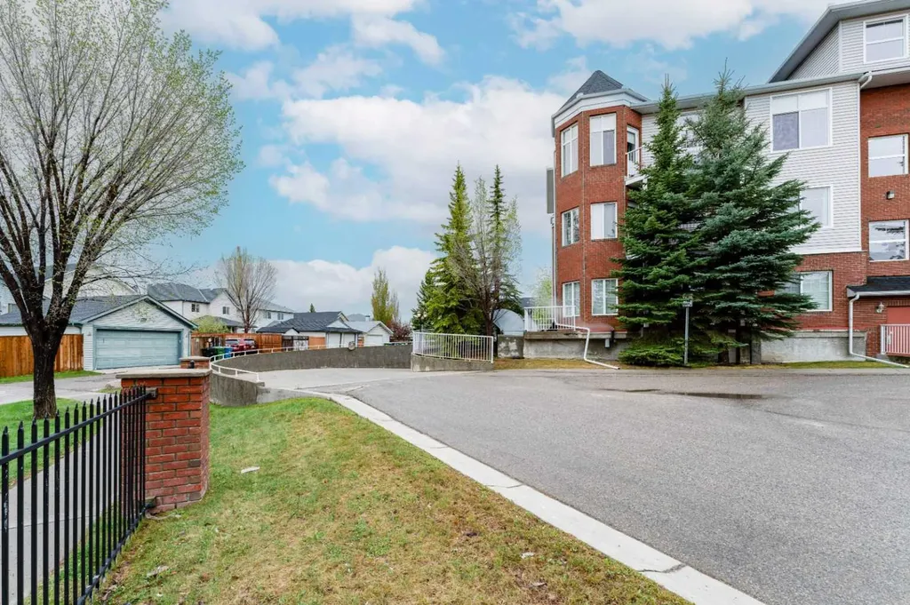 8 Prestwick Pond Terrace SE Calgary AB T2Z 4P3