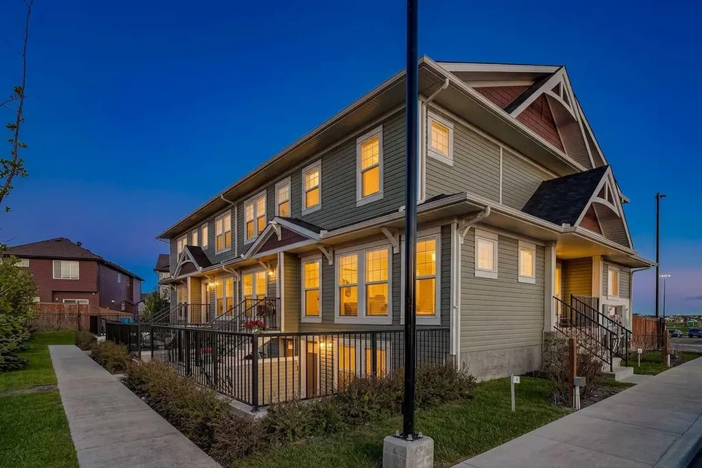 7451 Falconridge Boulevard NE Calgary AB T3J 0Z8