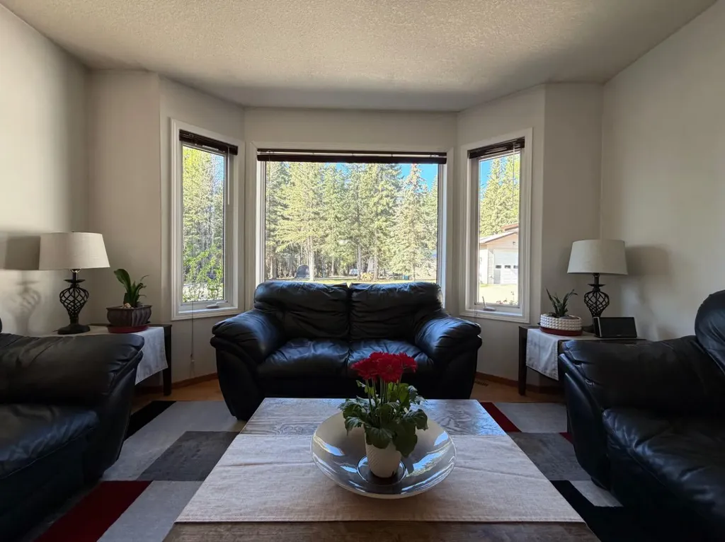 53404A Highway 748 E Rural Yellowhead County AB T7E 3S9