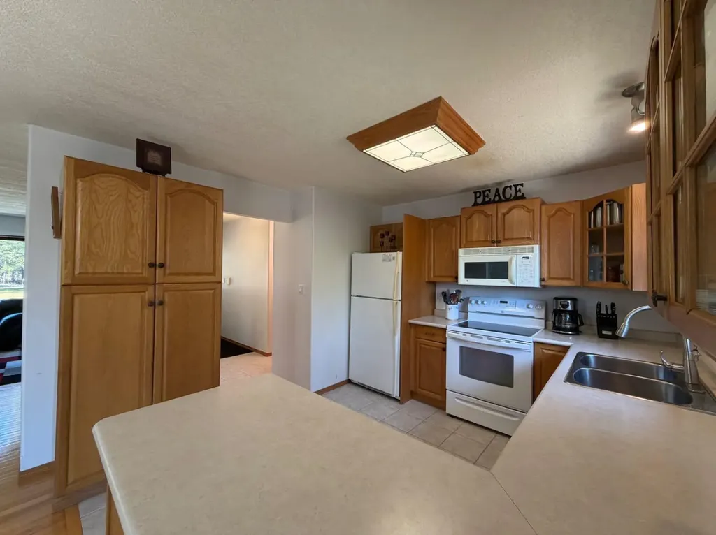 53404A Highway 748 E Rural Yellowhead County AB T7E 3S9