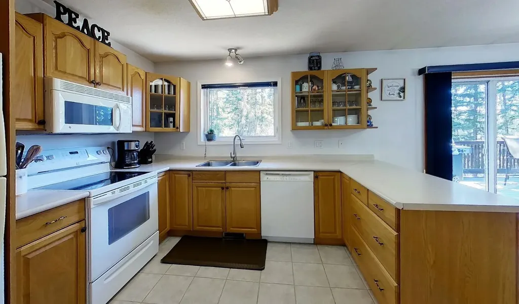 53404A Highway 748 E Rural Yellowhead County AB T7E 3S9