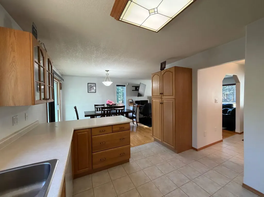 53404A Highway 748 E Rural Yellowhead County AB T7E 3S9