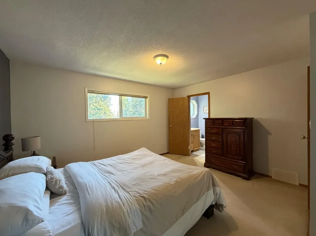 53404A Highway 748 E Rural Yellowhead County AB T7E 3S9