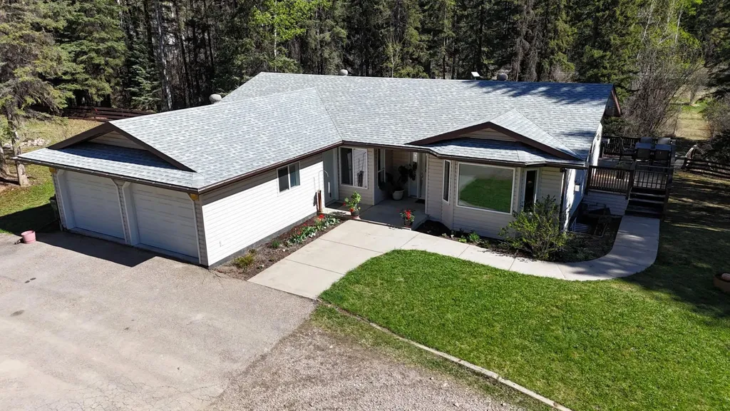 53404A Highway 748 E Rural Yellowhead County AB T7E 3S9