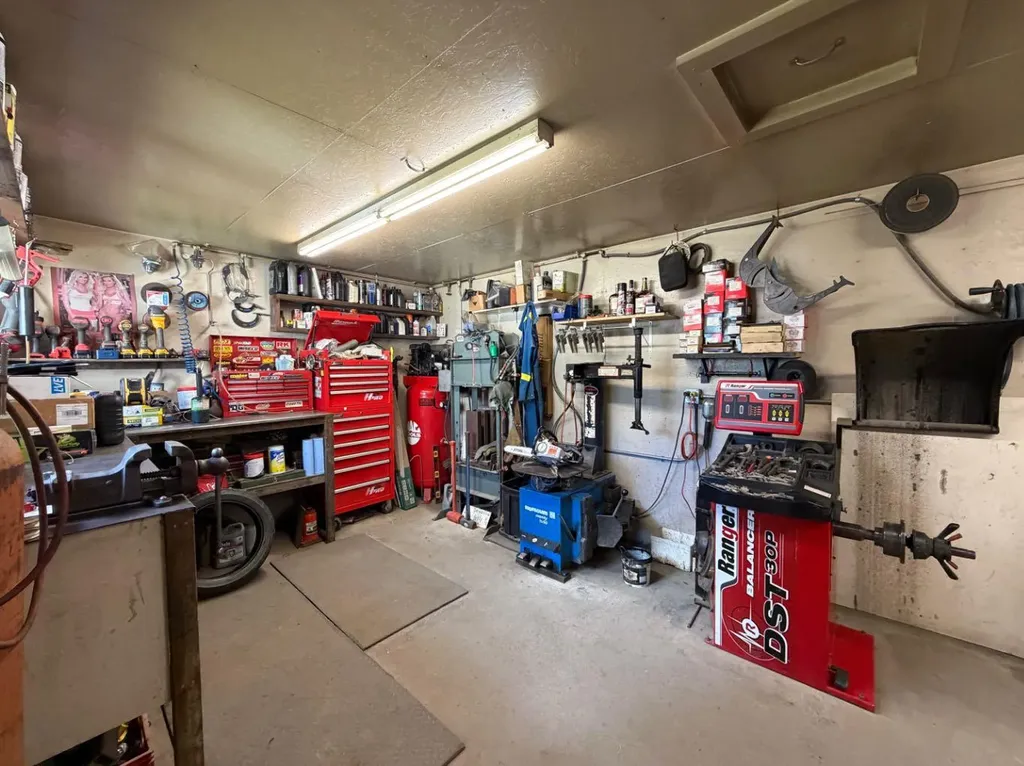 53404A Highway 748 E Rural Yellowhead County AB T7E 3S9