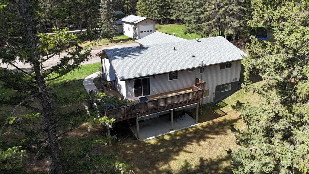 53404A Highway 748 E Rural Yellowhead County AB T7E 3S9