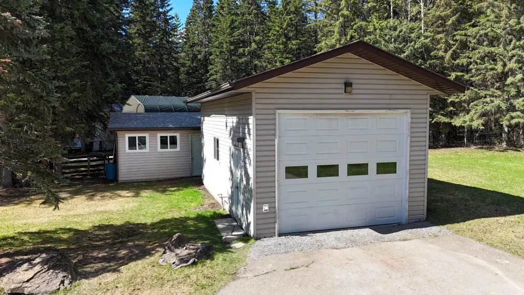 53404A Highway 748 E Rural Yellowhead County AB T7E 3S9