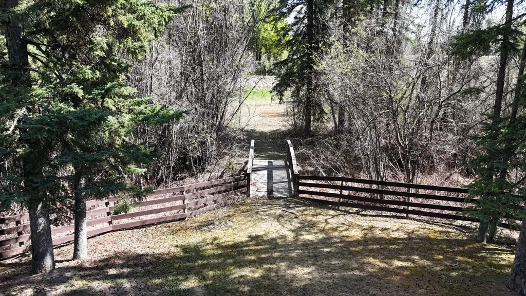53404A Highway 748 E Rural Yellowhead County AB T7E 3S9