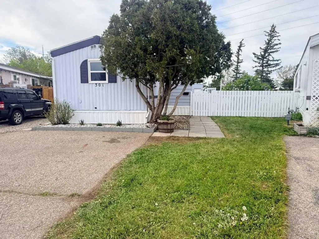 2300 13 Street N Lethbridge AB T1H 4E8