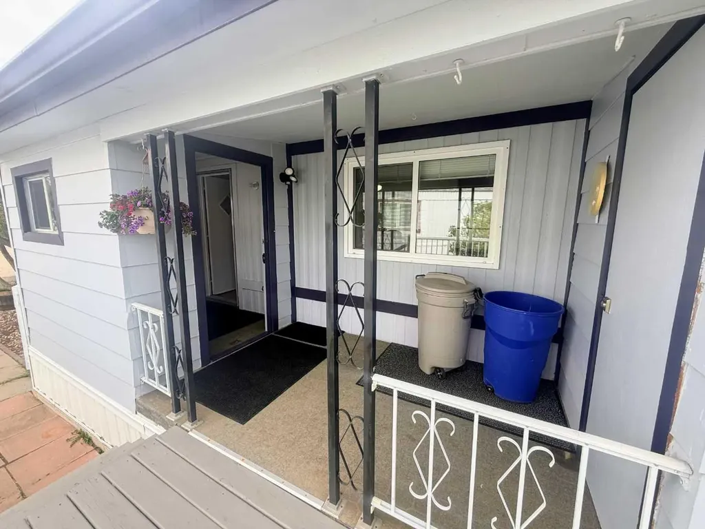 2300 13 Street N Lethbridge AB T1H 4E8
