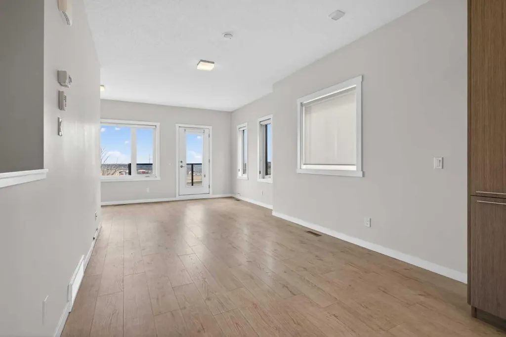 218 Sherwood Square NW Calgary AB T3R 0Y2