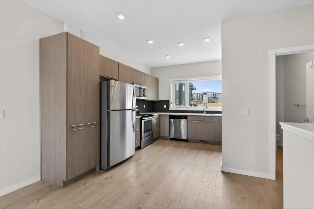 218 Sherwood Square NW Calgary AB T3R 0Y2