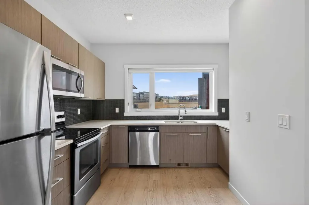 218 Sherwood Square NW Calgary AB T3R 0Y2